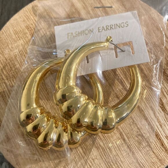 NWT Fashion Earrings Textured Hoop Earrings -‎ Gold tone - Picture 5 of 9